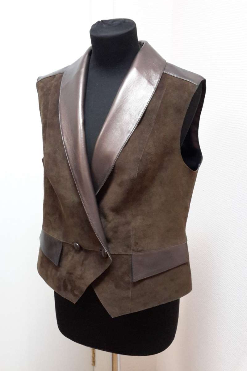 Жилет из кожи и замши