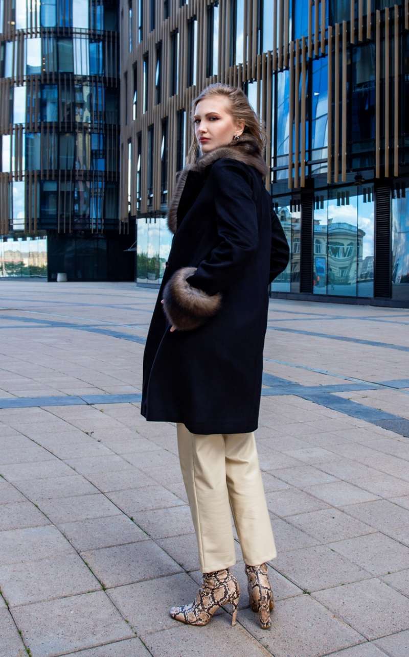 Полупальто из кашемира с соболем