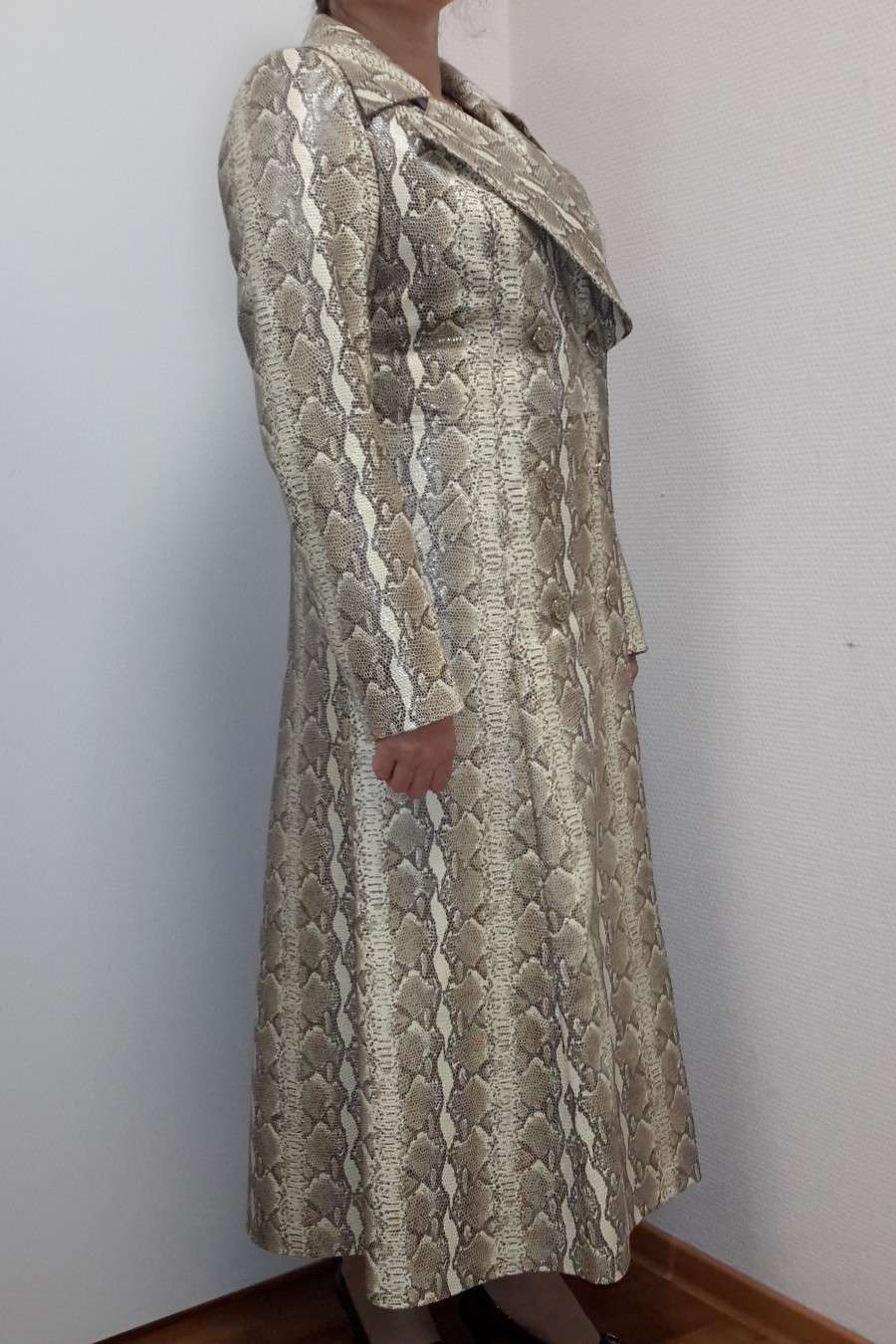 Плащ из кожи